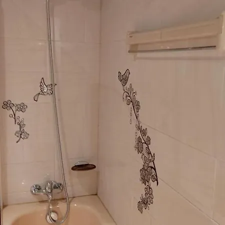 Superbe Appartement, Proche Des Sablettes *